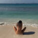 Kendall Jenner posa em Nada na Praia