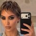 Kim Kardashian se transforma em uma obra de arte com pintura corporal glamorosa