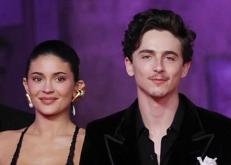 Kylie Jenner aparentemente encerra rumores de divisão de Timothee Chalamet