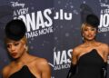 Laverne Cox fica vintage em Mugler para a estreia de 'Very Jonas Christmas'