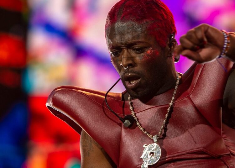 Lil Uzi Vert lança duas músicas surpresa e assina com a gravadora de Jay Z