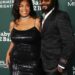 Lizzo faz rara aparição no tapete vermelho com o namorado Myke Wright