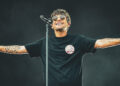Louis Tomlinson lança nova faixa Palaces antes do próximo álbum