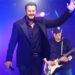 Luke Bryan surpreende os fãs com um novo anúncio de colaboração em um teaser com tema natalino