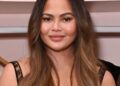 Luna, filha de Chrissy Teigen, prova que é gêmea de sua mãe em novo despejo de fotos de família