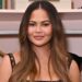 Luna, filha de Chrissy Teigen, prova que é gêmea de sua mãe em novo despejo de fotos de família