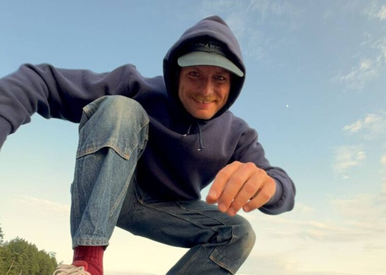 Mac DeMarco escondeu cópias de seu “álbum secreto” para os fãs encontrarem durante uma turnê pela Europa