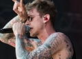 Machine Gun Kelly revela história por trás de seu Camaro amarelo destruído