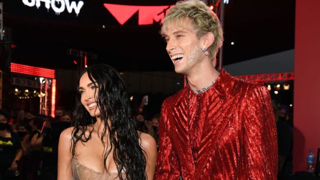 Megan Fox 'Loucamente apaixonada' por MGK - Fonte