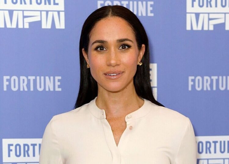 Meghan Markle agora está 'retrocedendo' do erro real – Celebrity News – Entretenimento