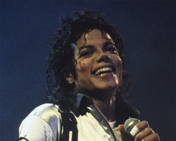 Michael Jackson lidera lista de celebridades falecidas mais bem pagas da Forbes em 2025