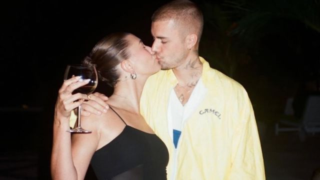 Momento do beijo de Justin Bieber e Hailey Bieber tem fãs em estrangulamento