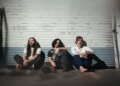 Murais progressivos de bandas pós-hardcore examinam a resiliência humana no novo single “Tough” »LIVING LIFE FEARLESS