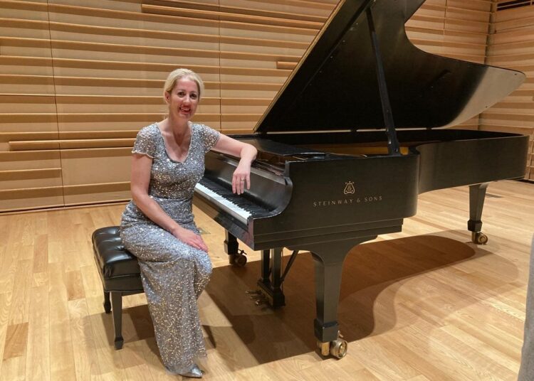 Música de piano letã em Nova York / Artigo
