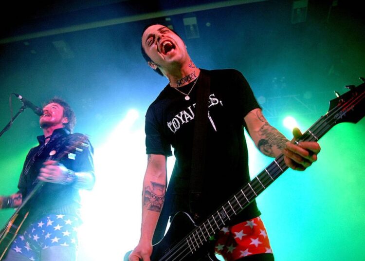Músico de rock morre em seu aniversário após longa doença: RIP para Scott, desculpe
