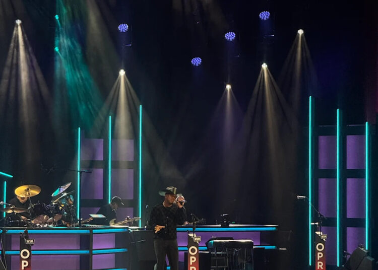 Ne-Yo faz estreia no Opry com cover e single country de Rascal Flatts