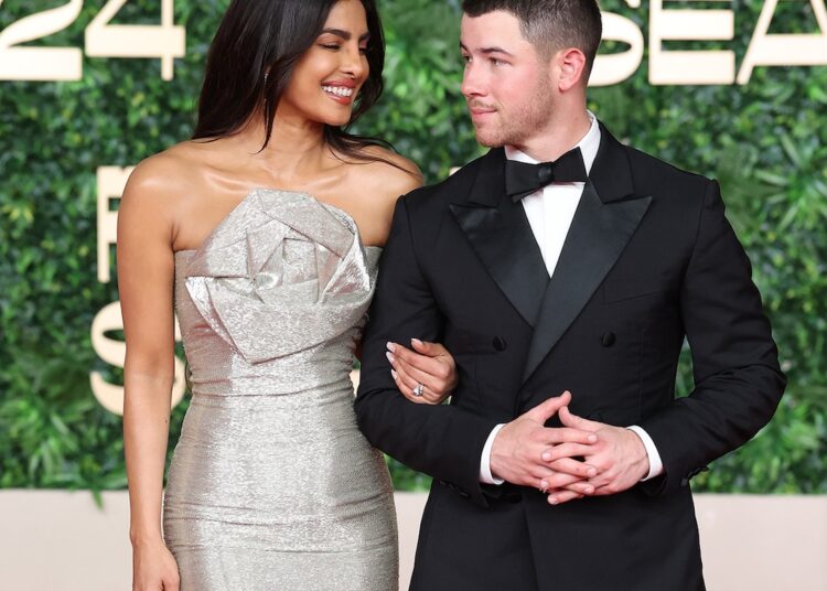 Nick Jonas em Priyanka Chopra, filha estrelando novo filme