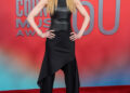 Nicole Kidman é ‘presa’ por ‘ser muito gostosa’ no show de Sabrina Carpenter em Nashville