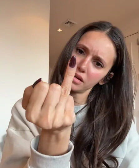 Nina Dobrev compartilha mensagem sobre ter que “fingir” após o rompimento