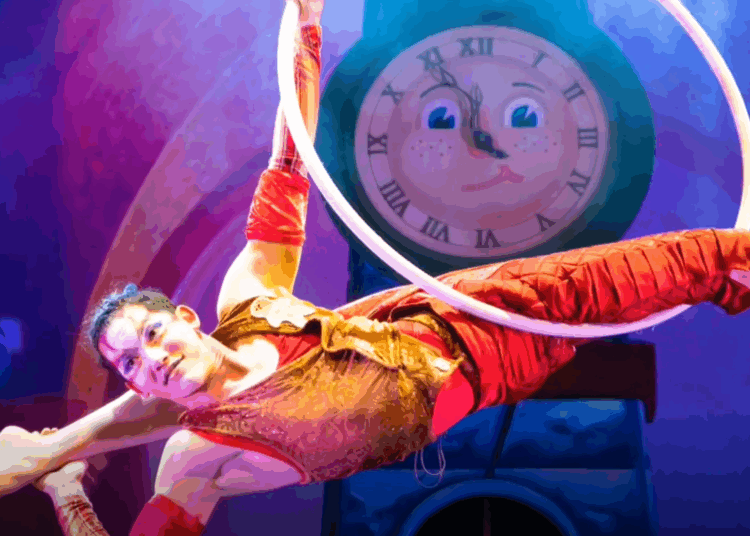O The Center de Bartlesville hospeda o Cirque Dreams Holidaze para entretenimento festivo em família