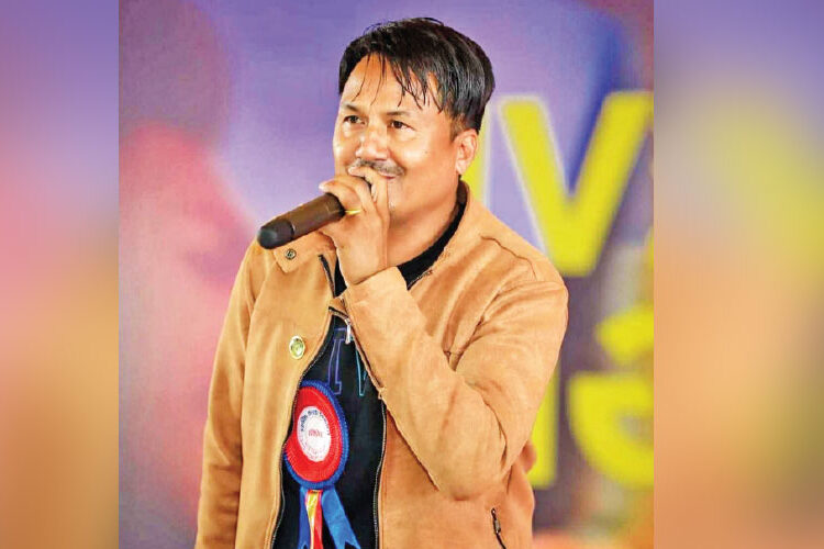 O cantor Pyasi defende a música nepalesa original