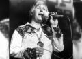 O cantor de música country John Wesley Ryles morreu