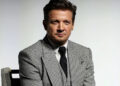 O cineasta afirma que Jeremy Renner enviou imagens 'íntimas' não solicitadas e ameaçou chamar o ICE para ela