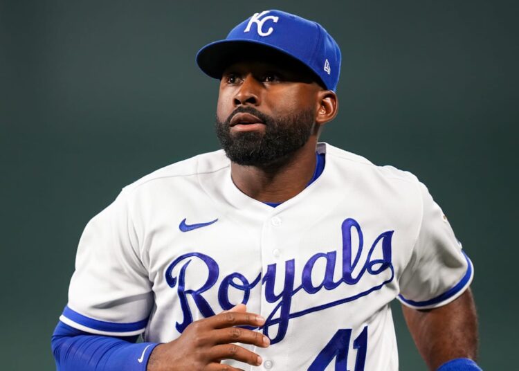 O ex-outfielder veterano do Royals faz história no beisebol em uma mudança única na carreira