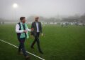 O fã de futebol, Príncipe William, pega a estrada para ver como a comunidade local tornou o jogo mais fácil na Cornualha