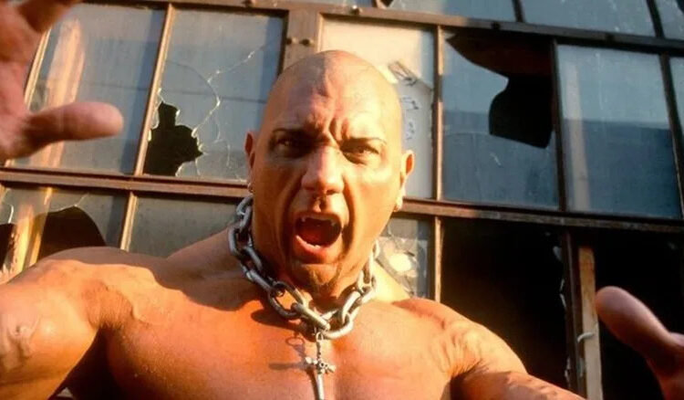 O filme de artes marciais de Russell Crowe de 2012 apresenta um Dave Bautista pré-Marvel