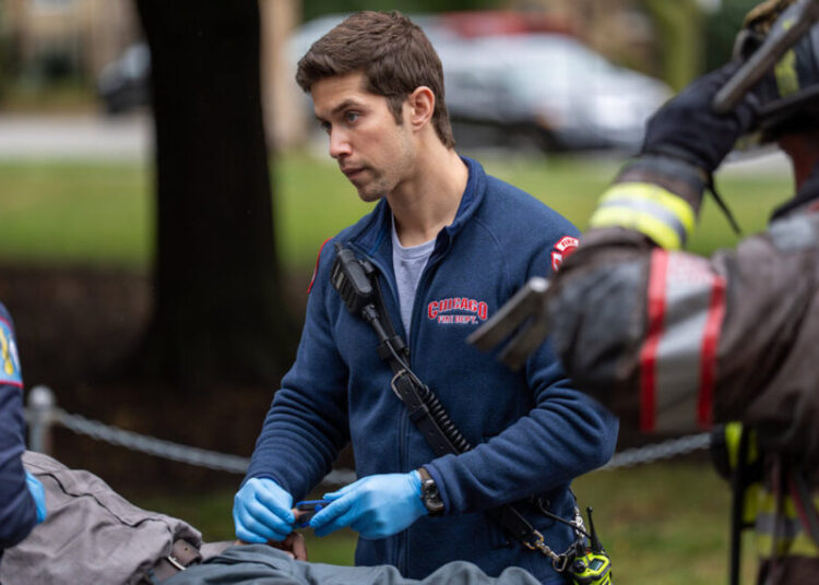 O final de outono de 'Chicago Fire' termina com [Spoiler] em sérios problemas | Notícias de entretenimento
