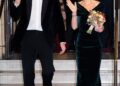 O grande retorno de Kate Middleton à Royal Variety em um vestido inspirado no Natal e joias da Rainha Elizabeth II