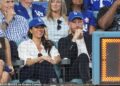 O guarda-roupa básico de Meghan Markle é silenciosamente revolucionário e a diferencia da família real, diz JANE TIPPETT