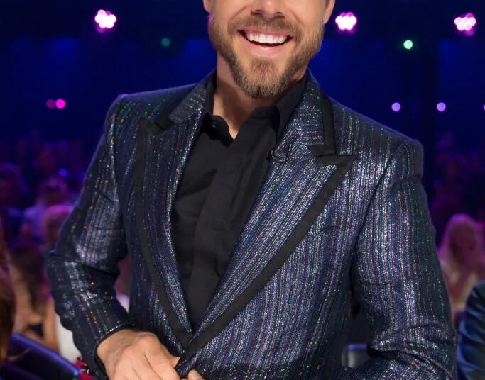 O juiz do DWTS, Derek Hough, está em turnê: obtenha os detalhes