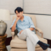 O músico Abdon Mech em seu novo EP, Not Overthinking This