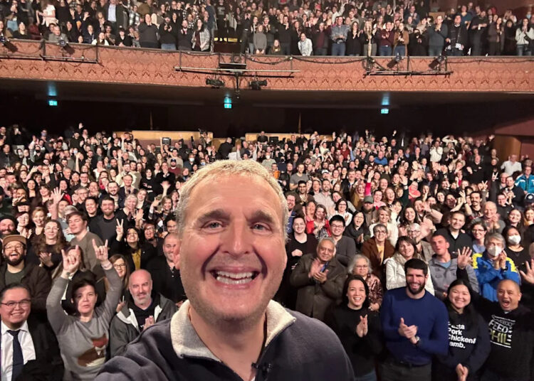 O nativo de Rockland, Phil Rosenthal, se apresentará no Cap Theatre em Port Chester. Aqui está uma prévia