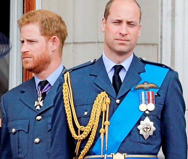 O príncipe Harry emite uma declaração desafiadora ao negar as alegações de que estava tentando ofuscar William ao anunciar uma viagem pseudo-real ao Canadá ao mesmo tempo que a viagem de cinco dias de seu irmão ao Brasil