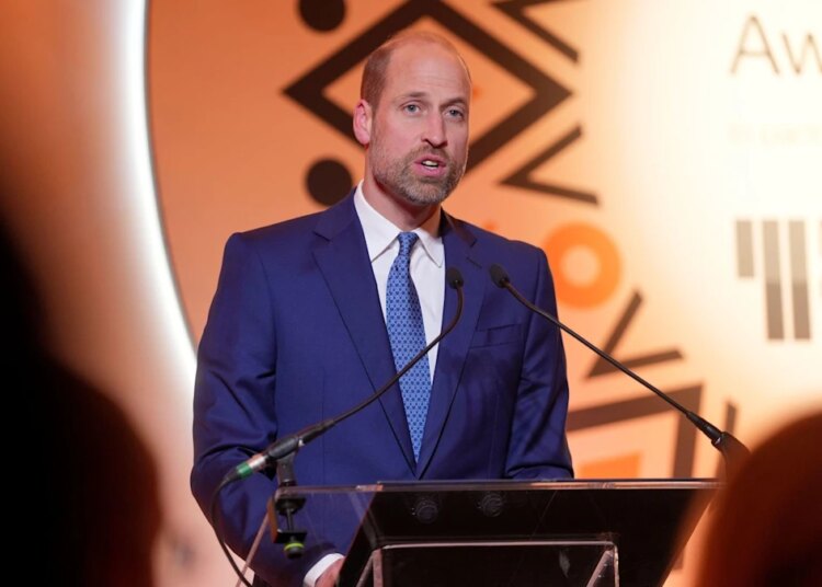 O príncipe William acompanhado pela prima real Zara Tindall em direção ao Tusk Awards – melhores fotos