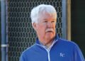 O proprietário do Kansas City Royals, John Sherman, diz que o local do estádio ainda está indeciso enquanto a equipe avalia as opções