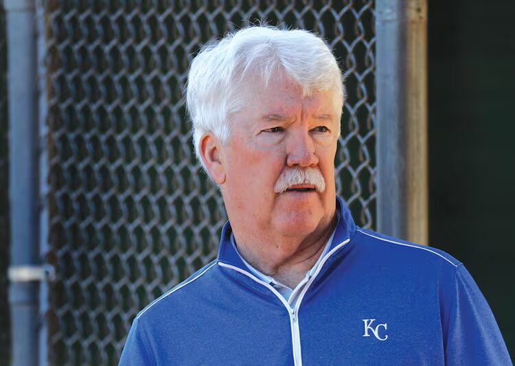 O proprietário do Kansas City Royals, John Sherman, diz que o local do estádio ainda está indeciso enquanto a equipe avalia as opções