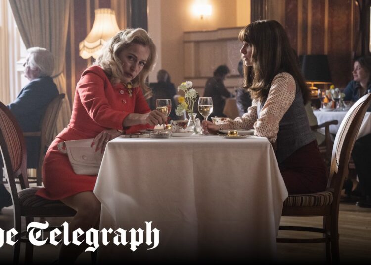 O que assistir na TV hoje à noite: Gillian Anderson estrela Trespasses e muito mais