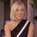O salto de paraquedas de Sydney Sweeney se transforma em acidente no guarda-roupa