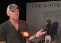 O superastro da música country Kenny Chesney compartilha seus pensamentos com o novo livro 'Heart Life Music'