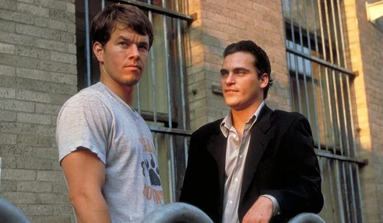 O thriller de 25 anos de Mark Wahlberg com Joaquin Phoenix pode ser apenas uma obra-prima do crime