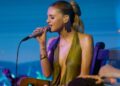 O vestido de Kelsea Ballerini pode ser o destaque de todas as festas