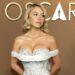 O vestido sem alças de Sydney Sweeney é impossível de se recuperar