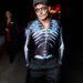 Orlando Bloom posa com atriz vestida de Katy Perry para o Halloween