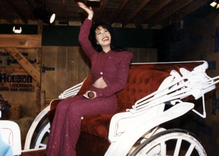 Os artefatos pessoais de Selena saem do Texas e vão para Los Angeles pela primeira vez