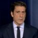 Os fãs de David Muir da ABC ficam furiosos 'isso é de partir o coração' quando o apresentador interrompe o programa por causa de notícias angustiantes