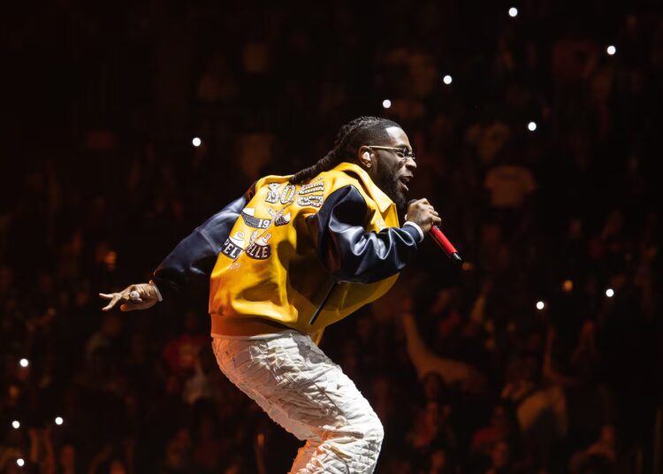 A sensação do Afrobeats, Burna Boy, retorna ao TD Garden na quarta-feira. (Ben Stas para The Boston Globe)